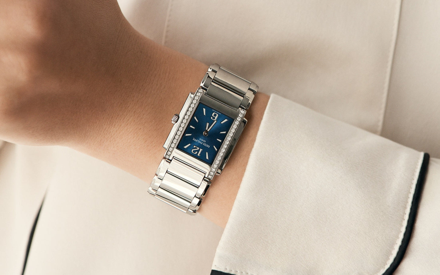 Patek Philippe Twenty~4 Quartz Ladies Watch, Stainless Steel with 36 Diamond (~0.42 ct), 25.1 x 30 mm, Ref# 4910/1200A-001