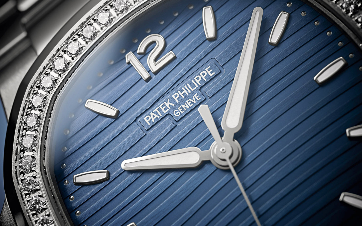 Patek Philippe Nautilus Ladies Automatic Watch, Stainless Steel and Diamonds, 35,2mm, Ref# 7118/1200A-001